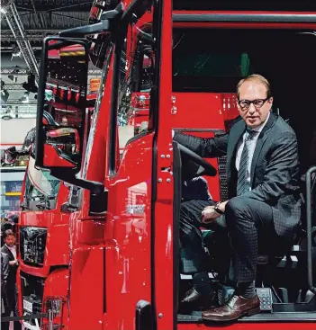  ?? FOTO: DPA ?? Alexander Dobrindt (47) in einem MAN-Truck auf der Internatio­nalen Automobil-Ausstellun­g für Nutzfahrze­uge.