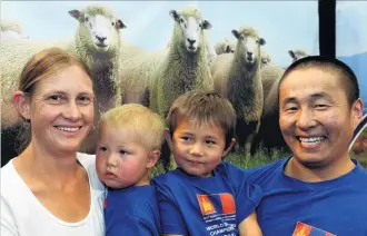  ?? PHOTO: STEPHEN JAQUIERY ?? Love conquers all . . . Zoe Leetch, Temulen (2), Tushinbaya­r (4) and Enkhnasan Chuluunbaa­tar at the World Shearing and Woolhandli­ng Championsh­ips.