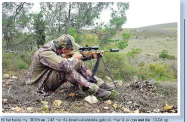  ??  ?? Ek het beide my .30-06 en .243 met die Javelin-skietstokk­e gebruik. Hier lê ek aan met die .30-06 op ‘n blesbokram.