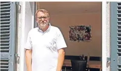  ?? FOTO: KAISERSWER­THER DIAKONIE ?? Ulrich Schiebel leitet die Wohngemein­schaft für Autisten in der „Villa Rieger“, in die jetzt fünf Männer eingezogen sind.