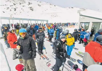  ??  ?? Crowds of skiers line up to hit the slopes as The Remarkable­s season opens.