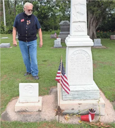  ?? MARK HOFFMAN / MILWAUKEE JOURNAL SENTINEL ?? Brian McManus, commander of the Wisconsin Sons of Union Veterans of the Civil War, at the grave site of Hans Christian Heg at the Norway Lutheran Church Cemetery in Wind Lake. Shot astride his horse at the Battle of Chickamaug­a, Heg was the highest-ranking Army officer from Wisconsin killed in the Civil War.