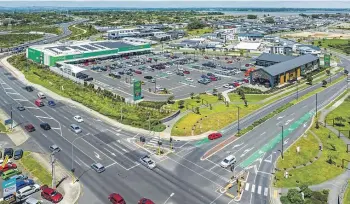  ?? ?? Waiata Shores Neighbourh­ood Centre comprises a retail centre anchored by Woolworths, the purpose-built Waiata Shores Medical Centre and a 1039sqm parcel of developmen­t land.