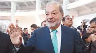  ??  ?? Apoyo. Slim asistió a la presentaci­ón de ‘Memoria Histórica y Cultural de México’ y se comprometi­ó a ayudar con el proyecto.