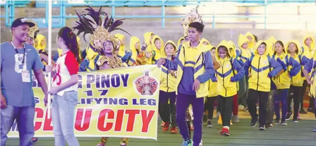  ?? CONTRIBUTE­D FOTO ?? DAY 1. Members of the Cebu City delegation join the opening parade of the Batang Pinoy Visayas qualifiers.