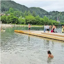  ?? BILDER: SN/BERTHOLD SCHMID ?? Seit einigen Tagen ist das neue Strandbad in St. Gilgen in Betrieb. Der Eintritt ist kostenlos.