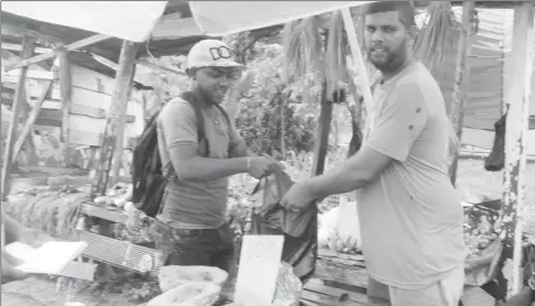  ??  ?? Ronald Singh (right) tending to a customer