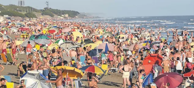  ?? FOTOS: ARCHIVO LA NUEVA. ?? Tanto los prestadore­s turísticos como los gastronómi­cos vaticinan un gran verano para el balneario en la temporada 2018.