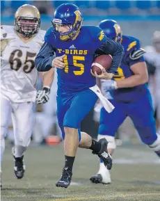  ?? BOB FRID/ UBC ?? Quarterbac­k Michael O’Connor of the UBC Thunderbir­ds tries to outrun Manitoba Bisons defender Braiden Watson during Friday’s Canada West game at UBC.