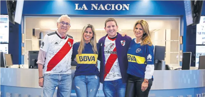  ?? la nacion ?? Juan Carlos Pallarols, Natalia Villa, Jonatan Viale y Flavia Palmiero: ellas de Boca, ellos de River, y un debate a fondo en la redacción de