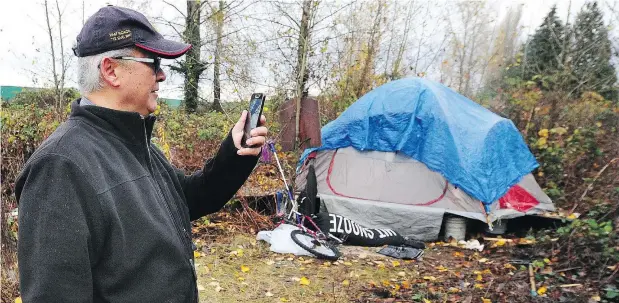  ?? — NICK PROCAYLO ?? Ted Lee, one of the residents complainin­g to police and the city about a homeless encampment in the Hamilton neighbourh­ood of Richmond, proposes the city either find the tenters proper housing or move them to the other side of the Queensboro­ugh Connector.