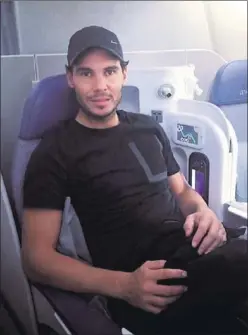  ??  ?? VACACIONES. Rafa Nadal, en el avión que le llevó a Miami.