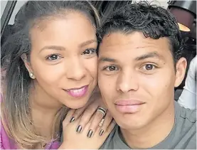  ??  ?? De Brasil. Belle y Thiago Silva, central de 33 años, mundialist­a en 2014.