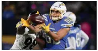  ?? (AP/Kelvin Kuo) ?? Los Angeles Chargers tight end Hunter Henry (Pulaski Academy/ Arkansas Razorbacks) will be working in a new offense without quarterbac­k Philip Rivers.