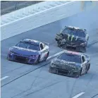  ?? JOHN DAVID MERCER/USA TODAY SPORTS ?? Kyle Larson, left, and Erik Jones battle hard late in Sunday’s Geico 500.