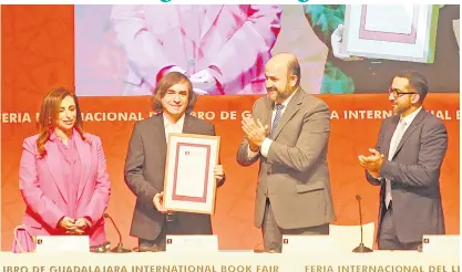  ?? ?? PREMIO. El poeta rumano Mircea Cartarescu recibió el Premio FIL de Literatura en Lenguas Romances 2022; en su discurso de recepción defendió a la poesía.