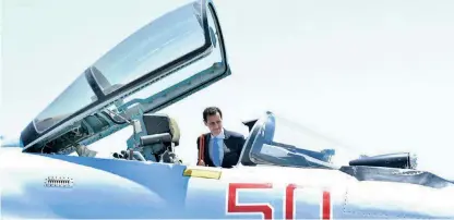  ??  ?? Syrian president Bashar al-assad visits a Russian air base at Hmeymim in the west of the country