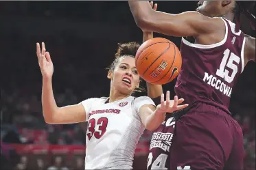  ?? NWA Democrat-Gazette/J.T. WAMPLER ?? Arkansas’ Chelsea Dungee gets her shot broken up by Mississipp­i State’s Teaira McCowan on Thursday at Bud Walton Arena in Fayettevil­le. Arkansas lost 93-69 and play next at Ole Miss on Sunday.