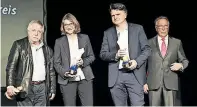  ?? [ Mirjam Reither ] ?? Die Arik-Brauer-Preisträge­r Wolf Biermann, Esther Schapira und „Presse“Ressortche­f Christian Ultsch. Ganz rechts im Bild: Erwin Javor, der Stifter.