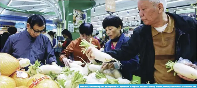  ??  ?? HANGZHOU: Customers buy fruits and vegetables at a supermarke­t in Hangzhou, east China’s Zhejiang province yesterday. China’s factory price inflation rose again in September, official data showed yesterday. — AFP