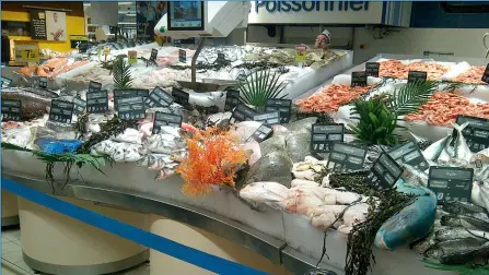  ??  ?? Top: French fish counter