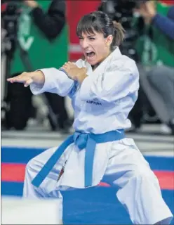  ??  ?? EN ACCIÓN. Sandra Sánchez y Damián Quintero durante los duelos que disputaron ayer para abrir el Campeonato del Mundo.