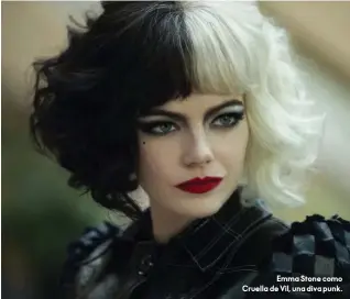  ??  ?? Emma Stone como Cruella de Vil, una diva punk.