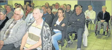  ??  ?? Responsabl­es d’associatio­n et bénévoles attendent avec impatience le chiffre du Téléthon 2016.