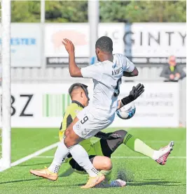  ?? ?? Dipo Akinyemi bundles the ball past Kyle Gourlay for the winner