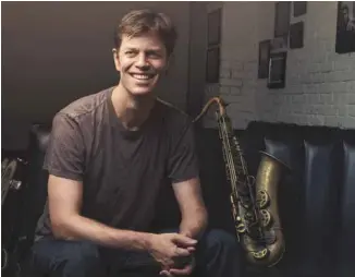  ?? JAZZ EN RAFALE ?? Le saxophonis­te Donny McCaslin a vu sa notoriété s’accroître après avoir dirigé le groupe qui a enregistré l’ultime album de David Bowie, Blackstar.