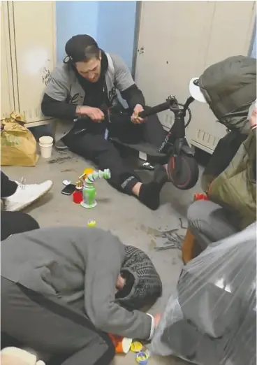  ?? @KEVINVDAHL­GREN / X ?? U.S. activist Kevin Dahlgren captured scenes inside a low-barrier East Vancouver
shelter in a video he published Sunday on the social media site X.