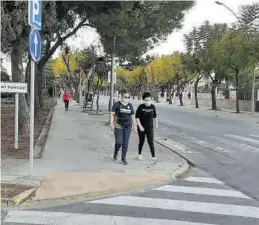  ??  ?? JOSEP CARDA
Amplían el margen izquierdo de la calle Ermita para el uso de los peatones. ((