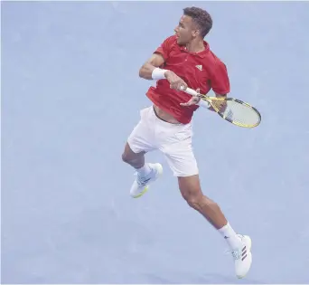  ?? ?? Félix Auger-Aliassime, jeudi, lors de son match contre Alexander Zverev. – Associated Press: Steve Christo