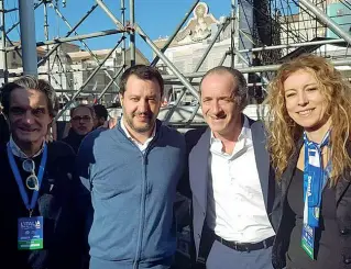  ??  ?? Sul palco Da sinistra Attilio Fontana, Matteo Salvini, Luca Zaia e Erika Stefani, ieri a Roma