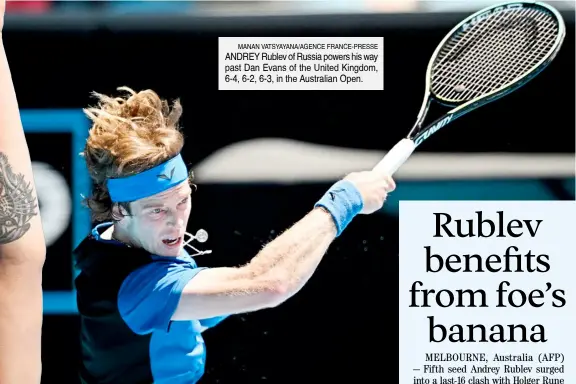  ?? ?? MANAN VATSYAYANA/AGENCE FRANCE-PRESSE ANDREY Rublev of Russia powers his way past Dan Evans of the United Kingdom, 6-4, 6-2, 6-3, in the Australian Open.