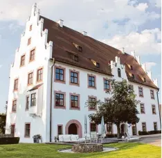  ?? Foto: Heike Schreiber ?? Das Schloss Eberstall ist seit 2005 im Besitz von Stefan Kober. Sein Vorgänger hatte es bereits von außen renovieren lassen.