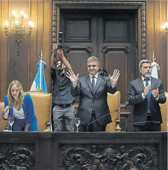  ?? ?? Acompañado por Clara Muzzio, la vicejefa de gobierno porteño, Jorge Macri, prometió “transforma­ción”