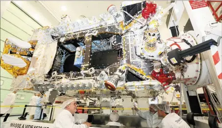  ?? (Photo Patrice Lapoirie) ?? Le satellite à propulsion chimique est assemblé dans les locaux cannois de Thales Alenia Space.