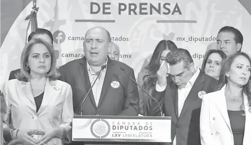  ?? LAURA LOVERA ?? Grupo parlamenta­rio del PRI en la Cámara de Diputados