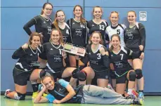  ?? FOTO: TG TUTTLINGEN ?? Nach dem 3:1 gegen den TV Donaueschi­ngen II durfte die TG Tuttlingen jubeln. Die Volleyball­erinnen gehen als Erster ohne Punktverlu­st in die Winterpaus­e.