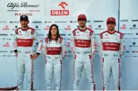  ??  ?? CUATRO DE ALFA ROMEO. Kubica (piloto de reserva) y Tatiana Calderón (de pruebas), con Giovinazzi y Raikkonen.