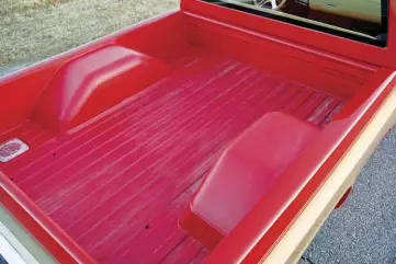  ??  ?? PERFECTLY FIT PHAT PHABZ SLOSH TUBS AND A RELOCATED BILLET GAS FILLER ENHANCE THE RED-LINED BED OF ARMANDO’S C-10.