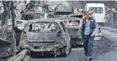  ?? FOTO: RODRIGO ARANGUA/AFP ?? Mit Viña del Mar ist auch eines der beliebtest­en Touristenz­iele des Landes von dem Feuer betroffen.