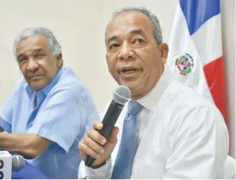  ?? DANELIS SENA ?? ↑ Rubén Jiménez Bichara, vicepresid­ente de la CDEEE durante la rueda de prensa.