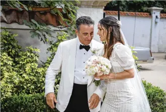  ?? BROS. ENTERTAINM­ENT/TNS CLAUDETTE BARIUS/WARNER ?? Andy Garcia and Adria Arjona in “Father of the Bride,” new this week on HBO Max.