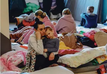  ?? EFE ?? PANORAMA DESOLADOR. En seis semanas, casi dos tercios de los niños ucranianos han resultado desplazado­s, dejando atrás sus hogares, escuelas y, a menudo, a sus propios familiares.