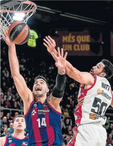  ?? AFP ?? Willy Hernangóme­z fue ayer el jugador del partido y una auténtica pesadilla para el Casademont.