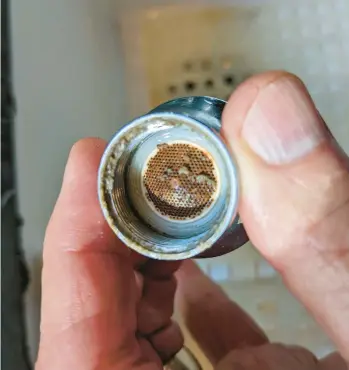  ?? TIM CARTER ?? Mineral deposits and grit in your faucet aerators might be the only reason you have dismal water pressure.