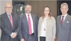  ??  ?? Emilio Deichler, presidente ejecutivo de Alco; Matías Danús, gerente de Regulación de VTR; Magdalena Duhalde, gerente de Clientes de VTR, y Miguel Correa, director ejecutivo de Alco.