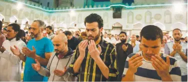  ?? Agence France-presse ?? ↑
Worshipper­s pray on Laylat al-qadr at the Al Azhar Mosque in Cairo late on Wednesday.